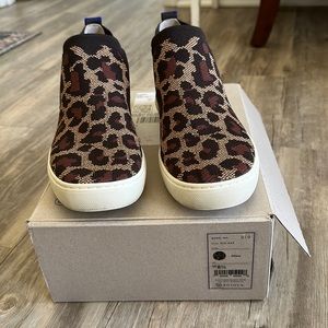 Gently used Rothy’s Wildcat Chelsea sneakers in size 8.5